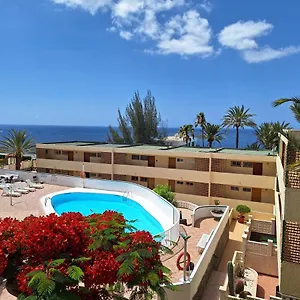 white-and-quiet-refurbished-seaview-apartment.in-canary-islands.com/