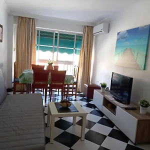 malaga-apartamento-turisticos-playa.hotelsinnerja.org/